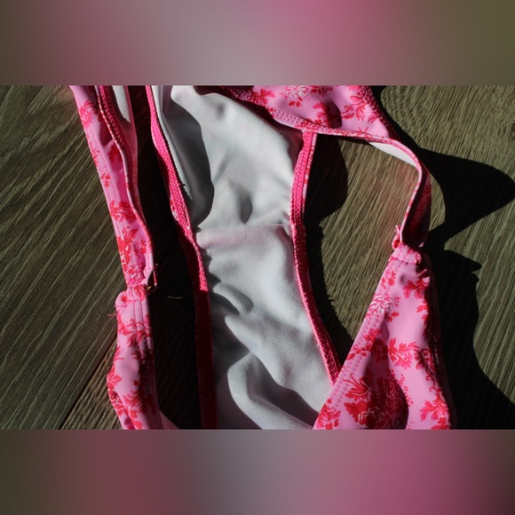 SHEIN Large Pink Bikini - Picture 4 of 7